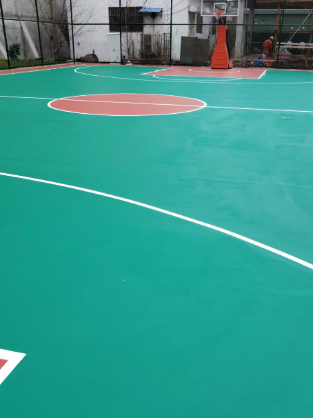岳阳楼 球场长期使用易出现地面开裂